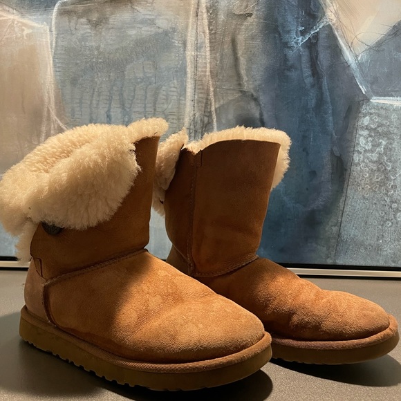 Authentic UGG boots.. Size 8. - Picture 2 of 5